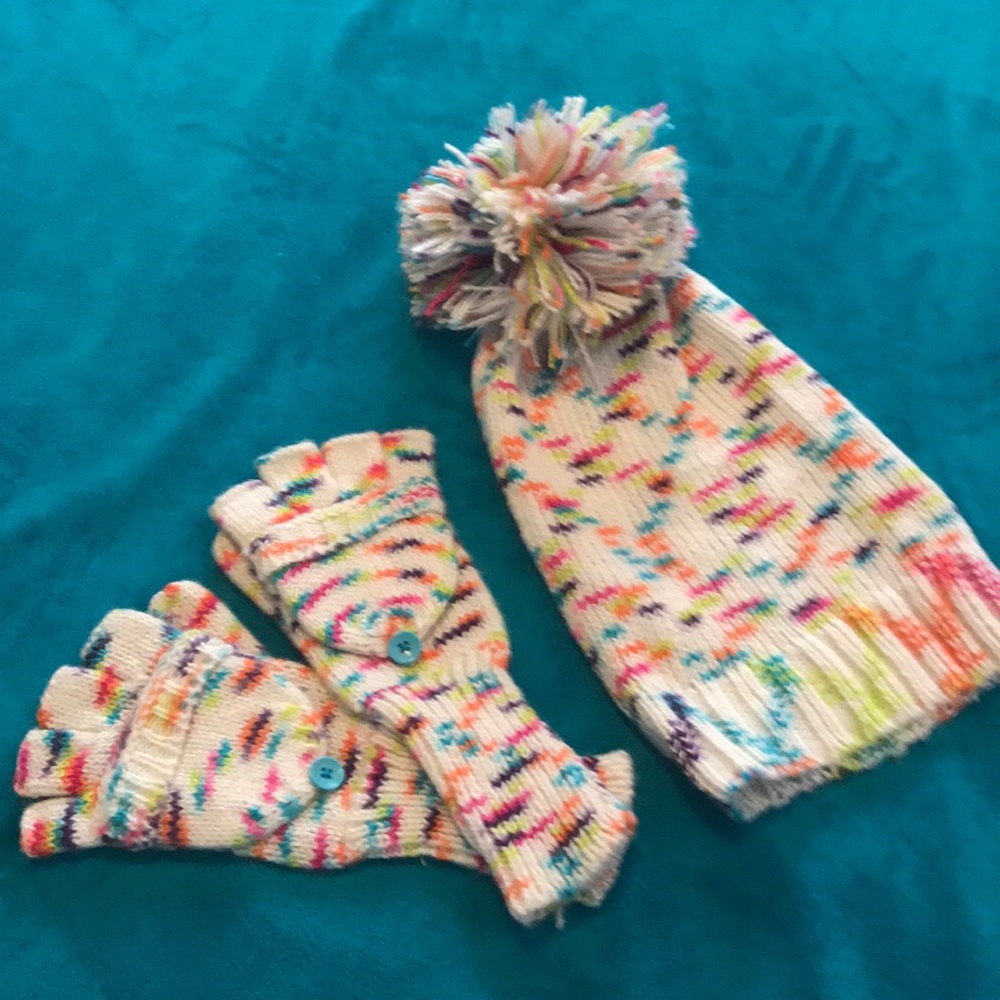 CLAIRE’S HATS/GLOVES WOMAN
